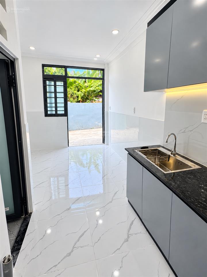 Nhà (dt3,5x6,5m) giá chỉ 880tr (còn tl) có 2 phòng ngủ ở đông bắc gần tô ký cầu vượt quang trung