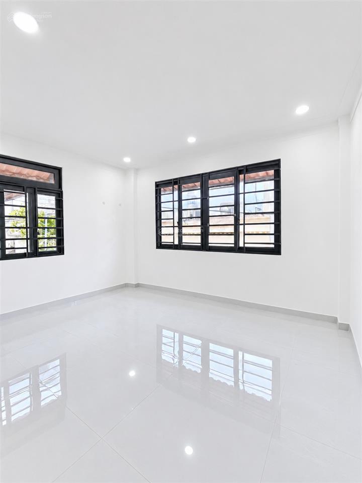 Nhà ở tô ký (dt 4x8m) ngay cầu vượt quang trung có 2pn. giá 1tỷ380tr còn tl. shc đc giữ sổ hồng gốc