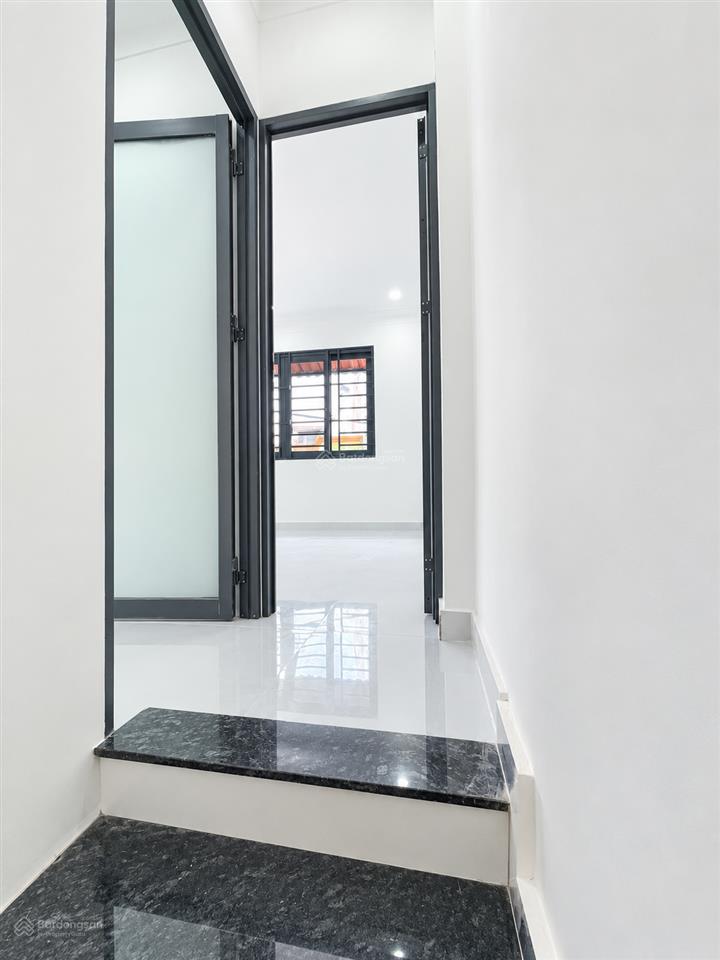 Nhà ở tô ký (dt 4x8m) ngay cầu vượt quang trung có 2pn. giá 1tỷ380tr còn tl. shc đc giữ sổ hồng gốc