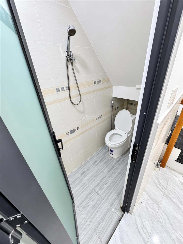 Nhà (dt4x8m) ở nguyễn văn quá ngay giáo xứ chợ cầu có 2pn 2wc. giá 1tỷ430tr còn thương lượng