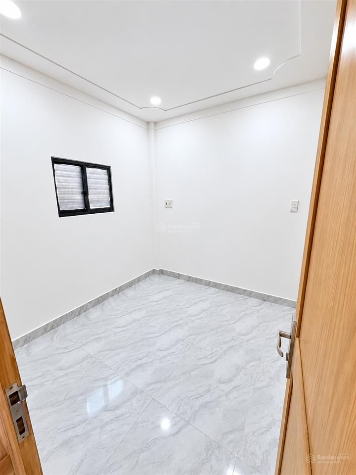Nhà (dt4x8m) ở nguyễn văn quá ngay giáo xứ chợ cầu có 2pn 2wc. giá 1tỷ430tr còn thương lượng