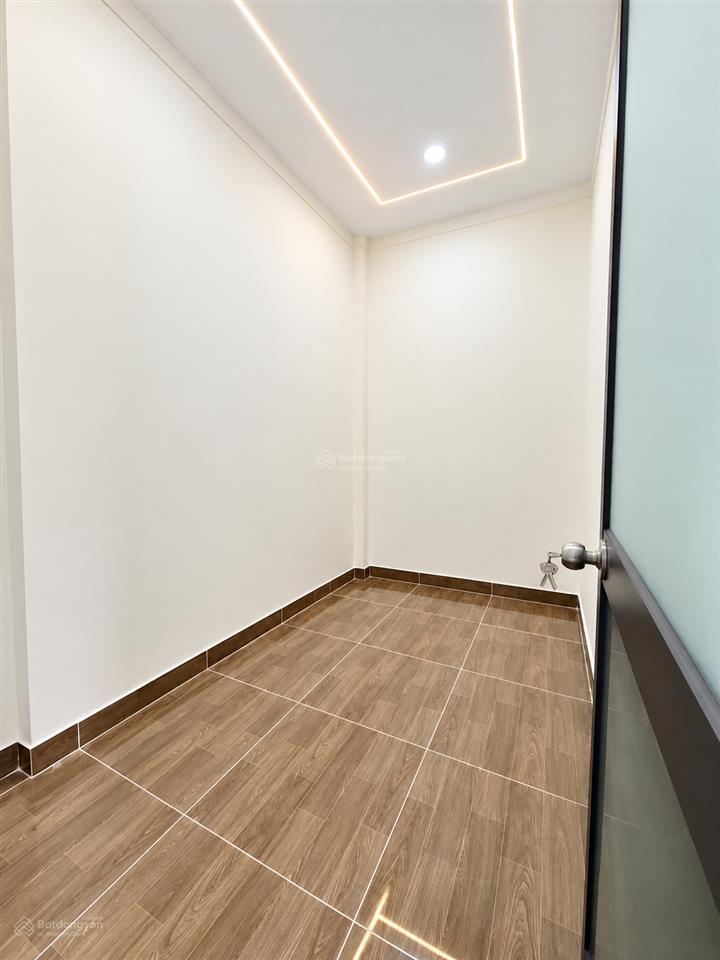 Nhà mới (dt5x4,5m) giá 880tr (còn tl) có 2 phòng ngủ ở lê văn khương gần bến xe buýt thới an q12
