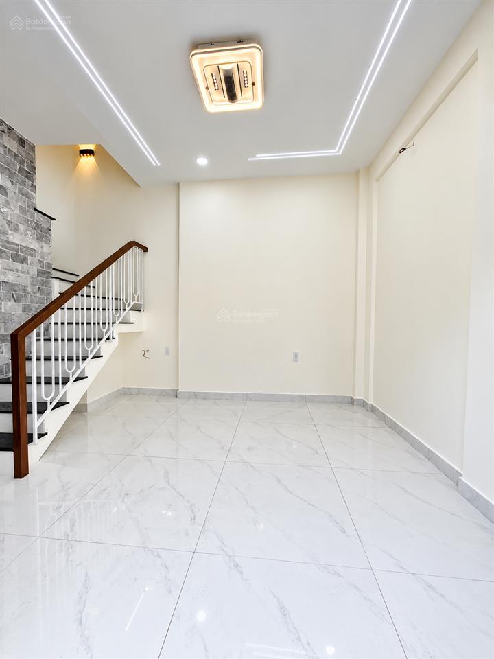 Nhà mới (dt5x4,5m) giá 880tr (còn tl) có 2 phòng ngủ ở lê văn khương gần bến xe buýt thới an q12