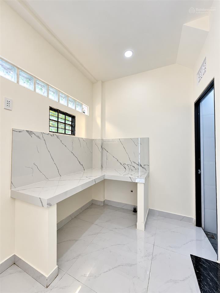 Nhà mới (dt5x4,5m) giá 880tr (còn tl) có 2 phòng ngủ ở lê văn khương gần bến xe buýt thới an q12