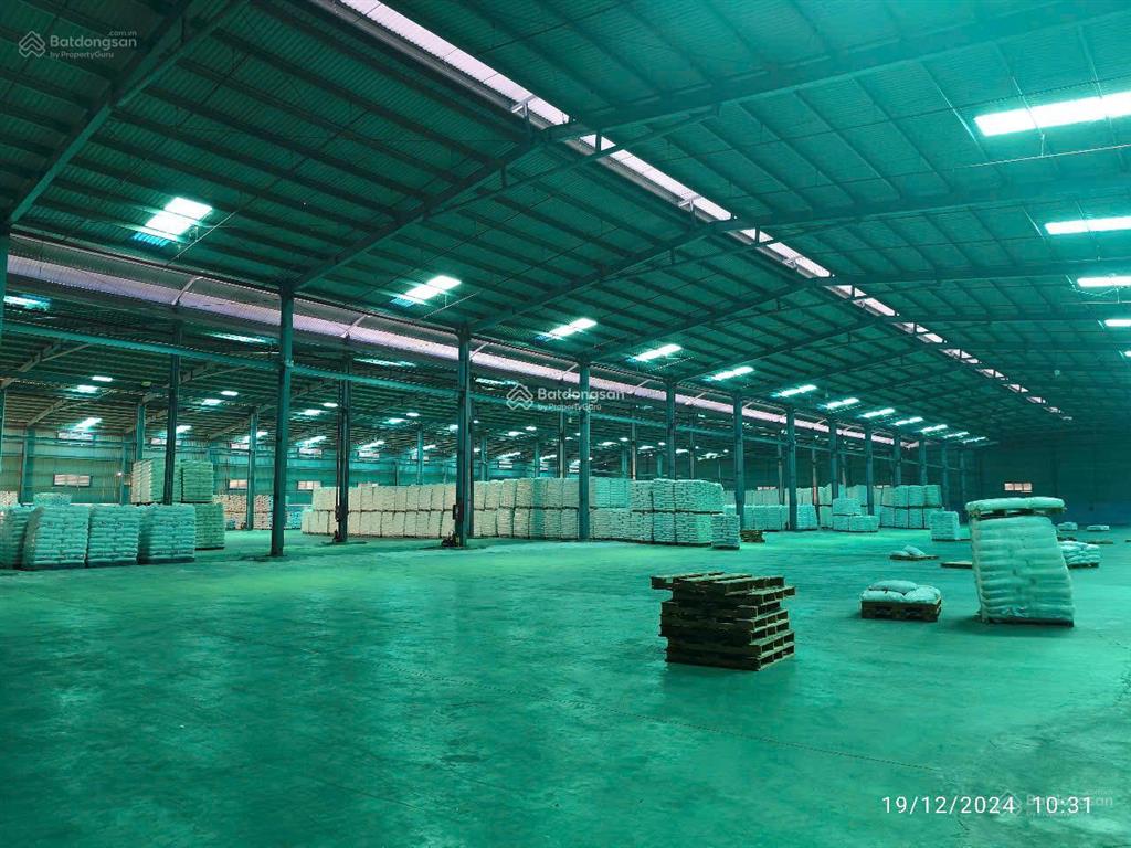 Cho thuê kho xưởng mới 18.000m2 bến lức long an, giáp tphcm, có pccc tự động, giá 850tr