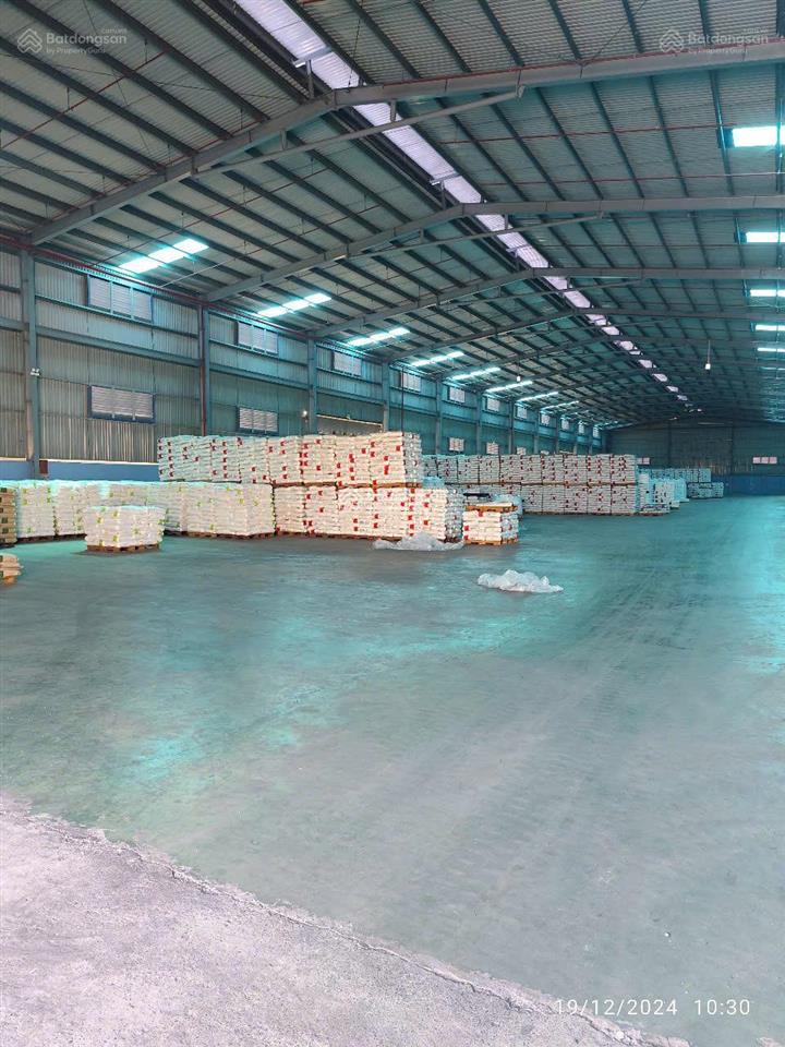 Cho thuê kho xưởng mới 18.000m2 bến lức long an, giáp tphcm, có pccc tự động, giá 850tr
