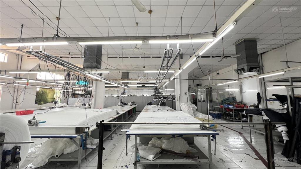Cho thuê kho xưởng 600m2 gần ngã tư thủ đức, có pccc, cont đi ngày đêm, pháp lý đầy đủ
