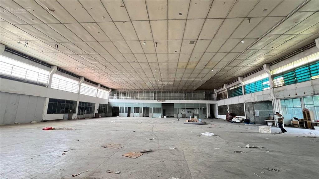 Cho thuê kho xưởng 1300m2 xa lộ hà nộingã tư bình thái, có pccc đường xe cont