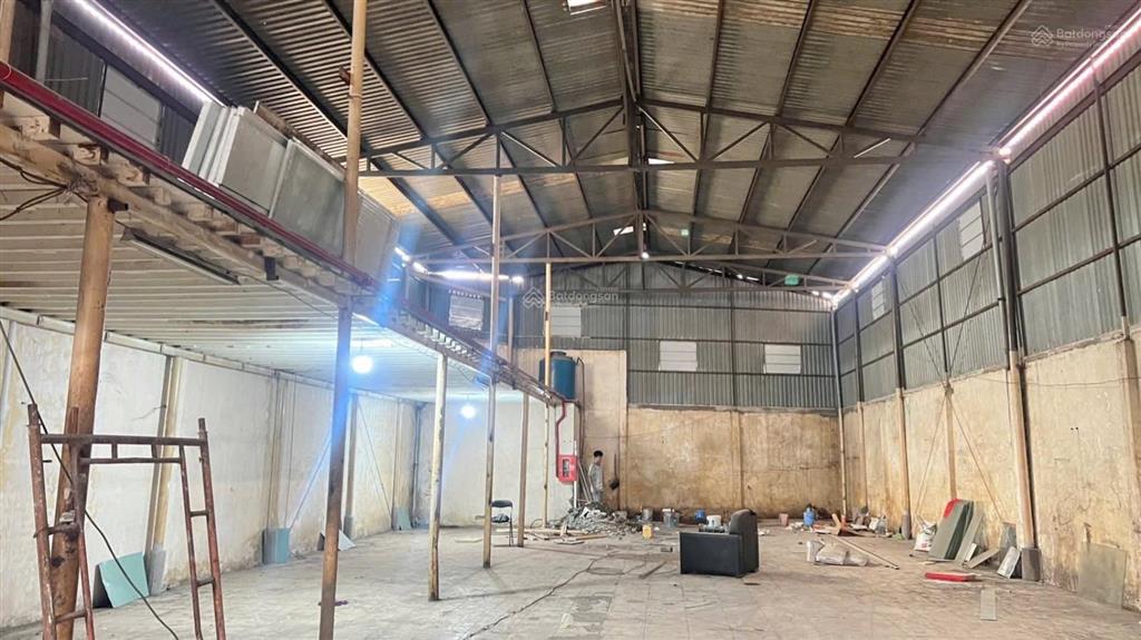 Cho thuê kho xưởng 900m2 gần chợ nông sản thủ đức, giá 70tr/th, đường xe cont, có pccc