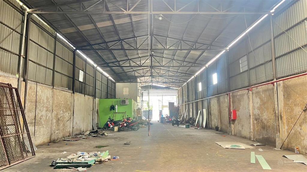 Cho thuê kho xưởng 900m2 gần chợ nông sản thủ đức, giá 70tr/th, đường xe cont, có pccc