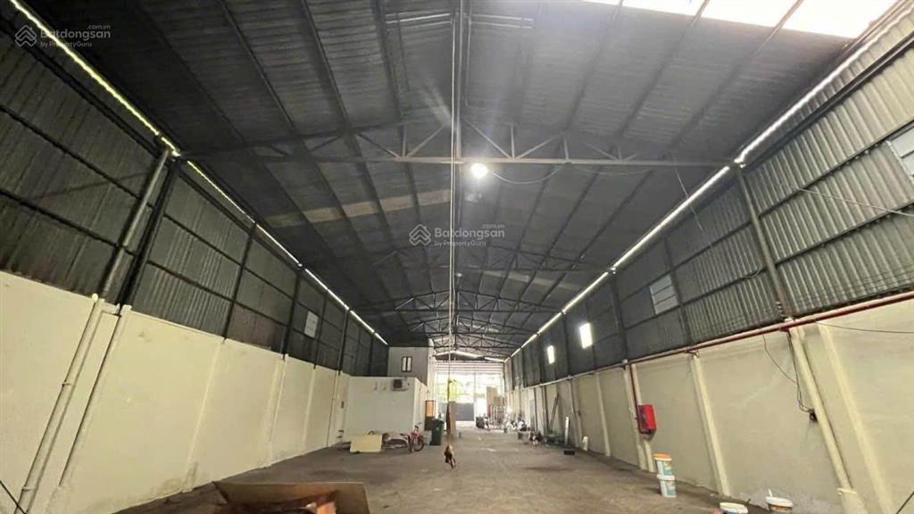 Cho thuê kho xưởng 900m2 gần chợ nông sản thủ đức, giá 70tr/th, đường xe cont, có pccc