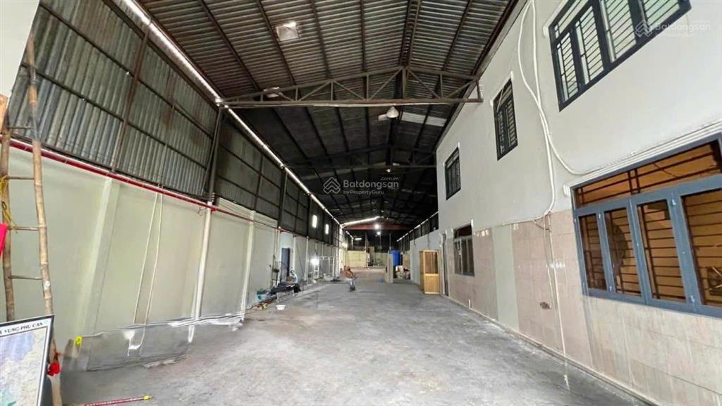 Cho thuê kho xưởng 900m2 gần chợ nông sản thủ đức, giá 70tr/th, đường xe cont, có pccc