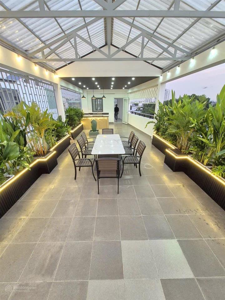 Nhà vườn 5 x 20m, 1 trệt 3 lầu  xe hơi ngủ trong nhà  vip