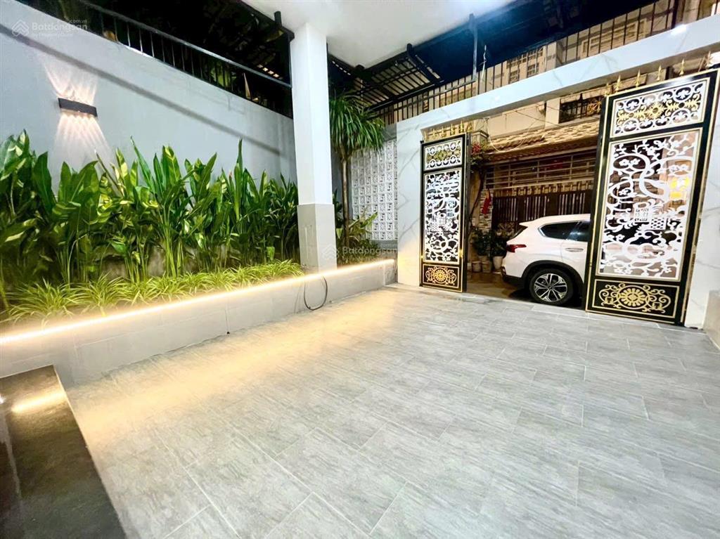 Nhà vườn 5 x 20m, 1 trệt 3 lầu  xe hơi ngủ trong nhà  vip