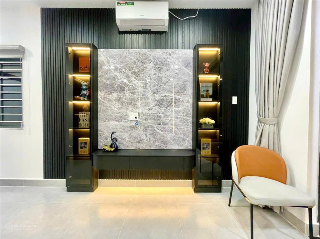Nhà vườn 5 x 20m, 1 trệt 3 lầu  xe hơi ngủ trong nhà  vip