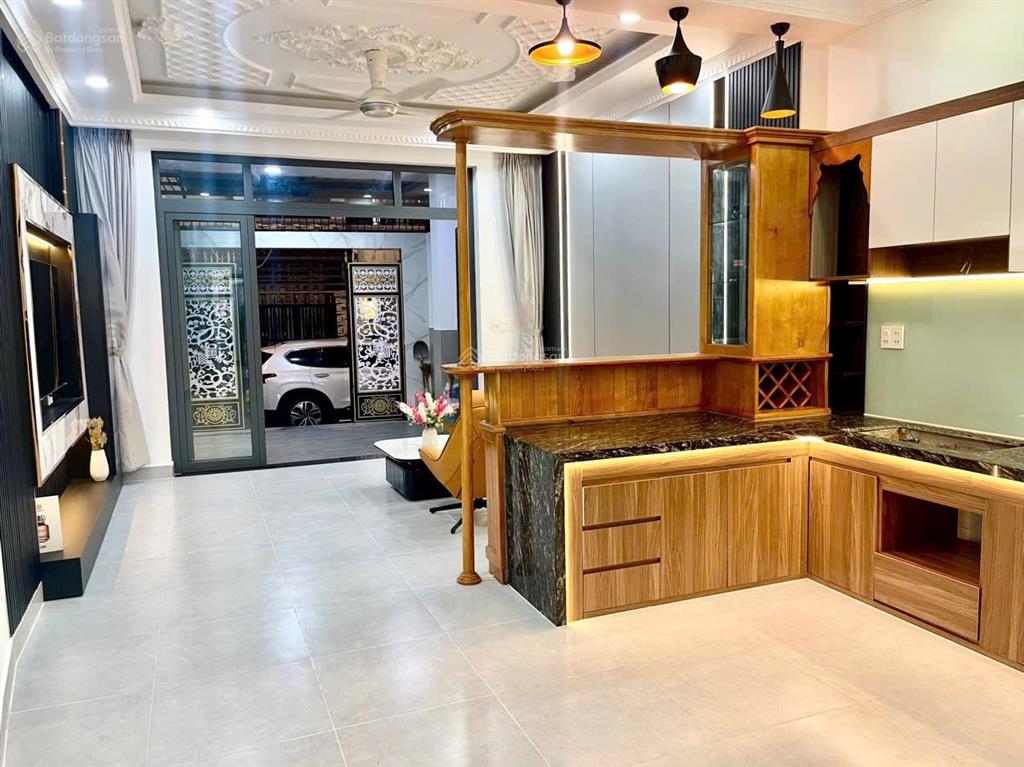 Nhà vườn 5 x 20m, 1 trệt 3 lầu  xe hơi ngủ trong nhà  vip