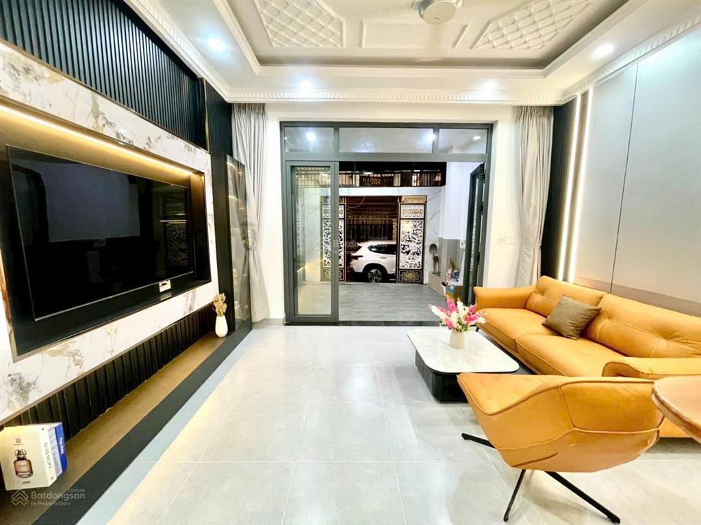 Nhà vườn 5 x 20m, 1 trệt 3 lầu  xe hơi ngủ trong nhà  vip