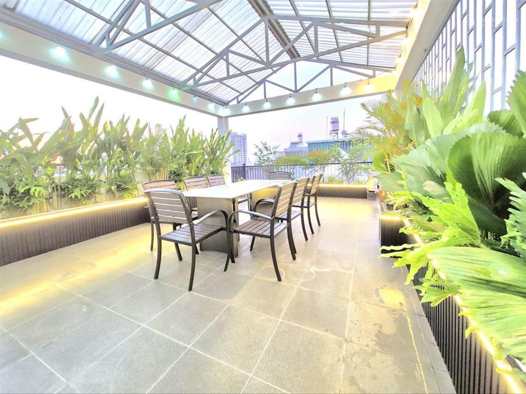Nhà vườn 5 x 20m, 1 trệt 3 lầu  xe hơi ngủ trong nhà  vip