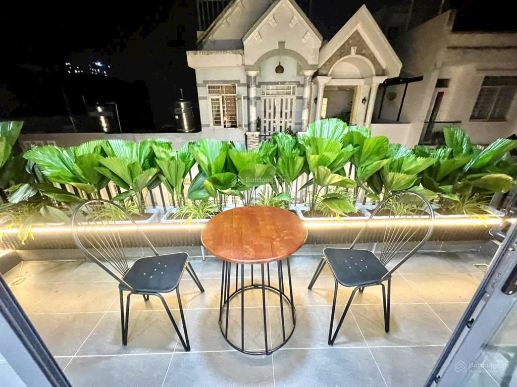 Nhà vườn 5 x 20m, 1 trệt 3 lầu  xe hơi ngủ trong nhà  vip