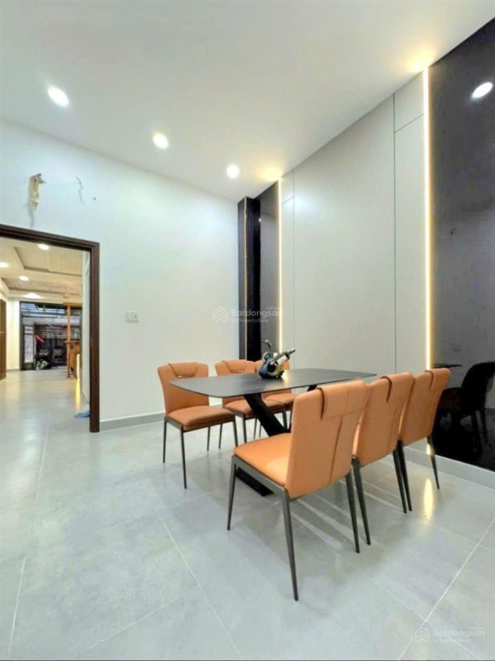 Nhà vườn 5 x 20m, 1 trệt 3 lầu  xe hơi ngủ trong nhà  vip