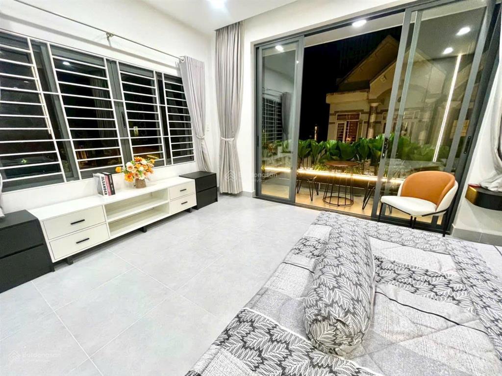 Nhà vườn 5 x 20m, 1 trệt 3 lầu  xe hơi ngủ trong nhà  vip
