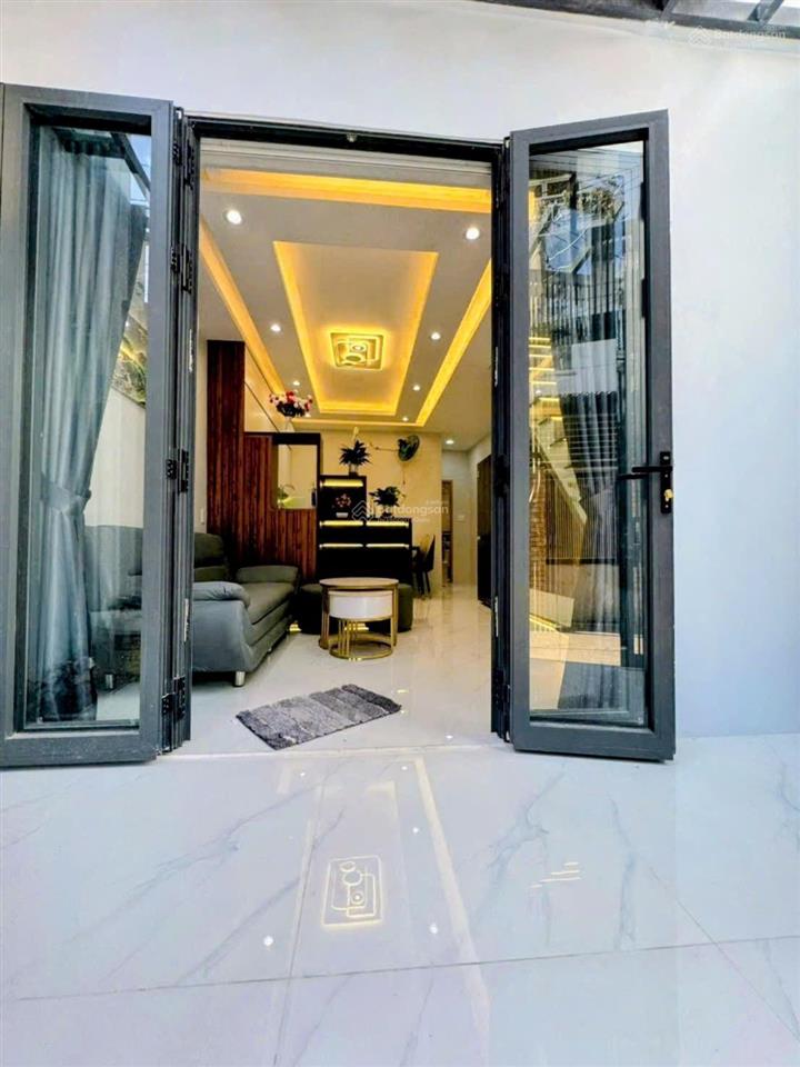 Bán nhà full nội thất, sổ hồng riêng. gần cầu phú mỹ q7