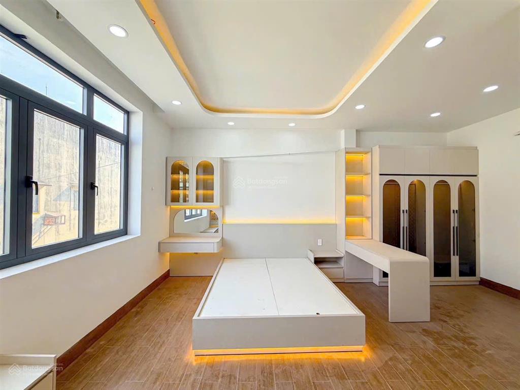 Nhà xây mới 100%  hẻm 1830 huỳnh tấn phát, nhà bè. cách mặt tiền htp chỉ 10m.
