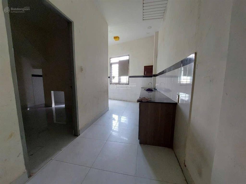 Cho thuê nguyên căn 6m x 30m. 1 lầu rộng giá 8tr/th làm kho xưởng và ở, hẻm thông xe hơi. tx38