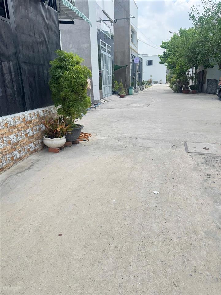 Bán nhà thạnh xuân, quận 12, 2 lầu, dt 6x11m nở hậu 6,6m đường 6m thông