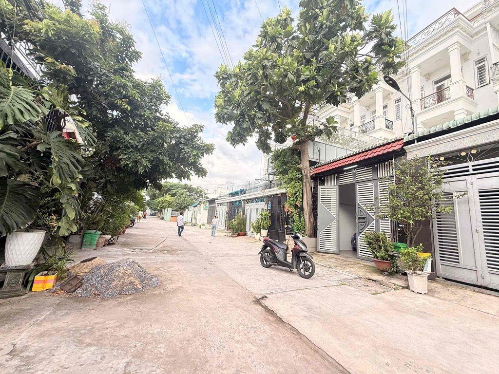 Đi nước ngoài- Cần sang gấp nhà Thạnh Lộc 37