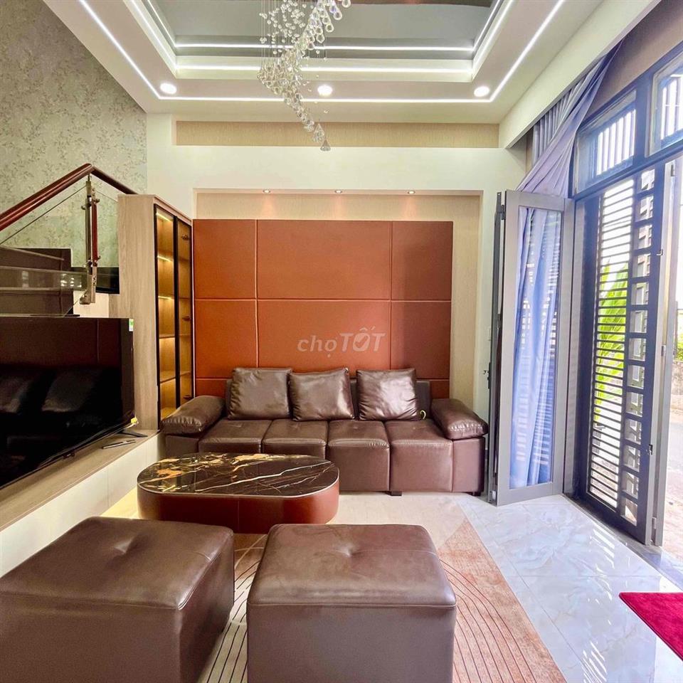 giảm giá nhà 2 lầu Thạnh Xuân 43- đường thông xe tải-