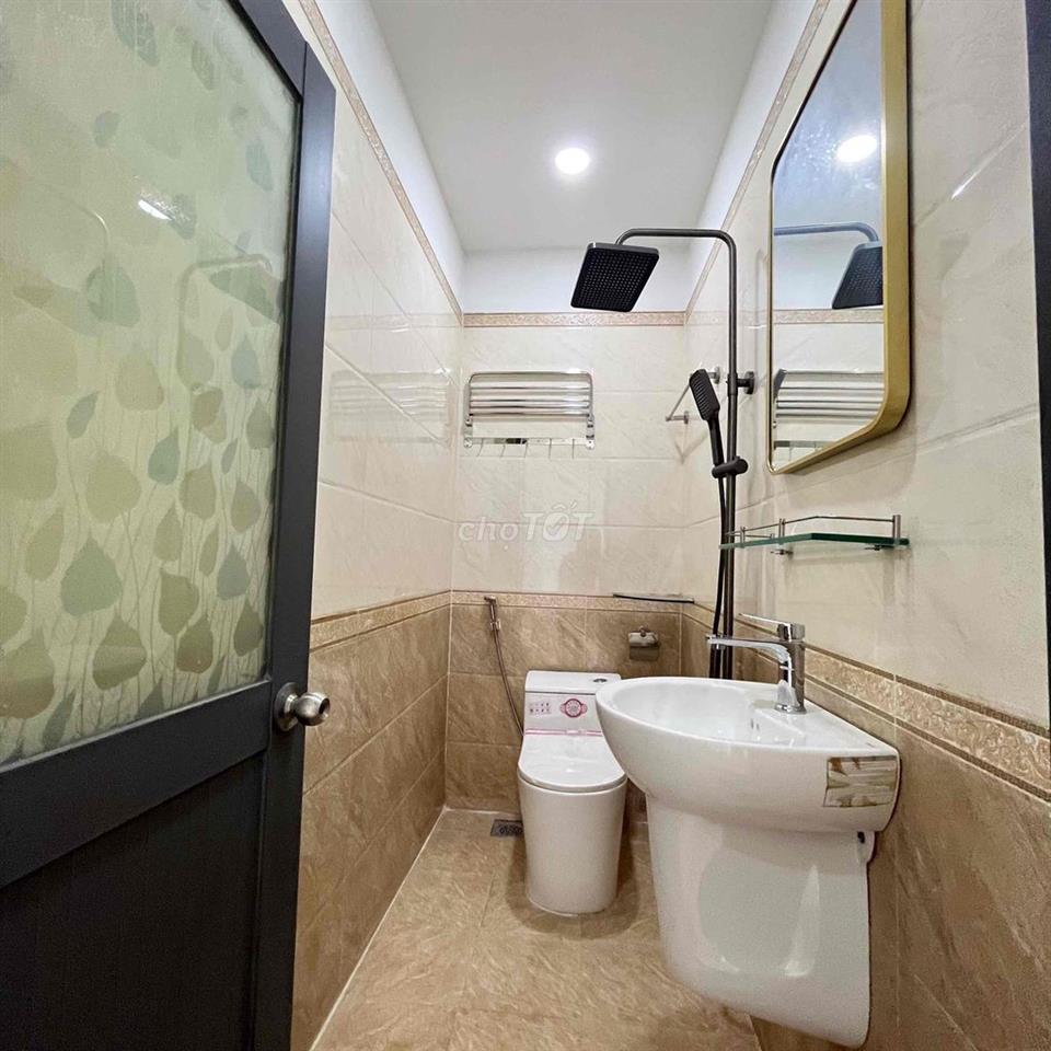 giảm giá nhà 2 lầu Thạnh Xuân 43- đường thông xe tải-
