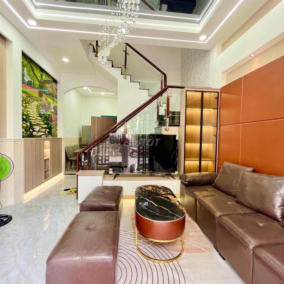 giảm giá nhà 2 lầu Thạnh Xuân 43- đường thông xe tải-