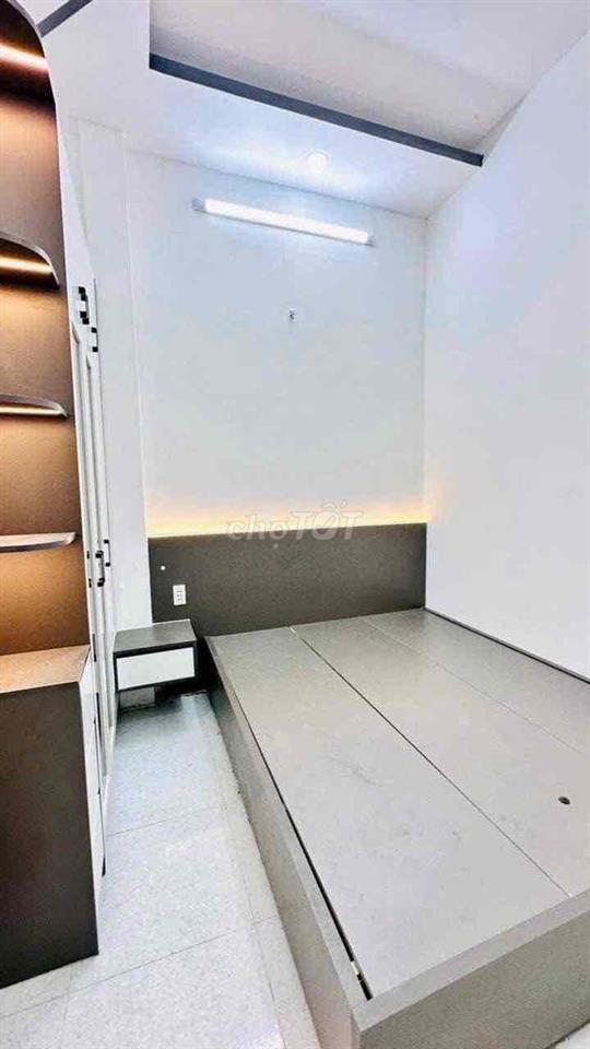 giảm hơn 300tr!! xả lỗ căn nhà ngay Ngã 4 ga - shr
