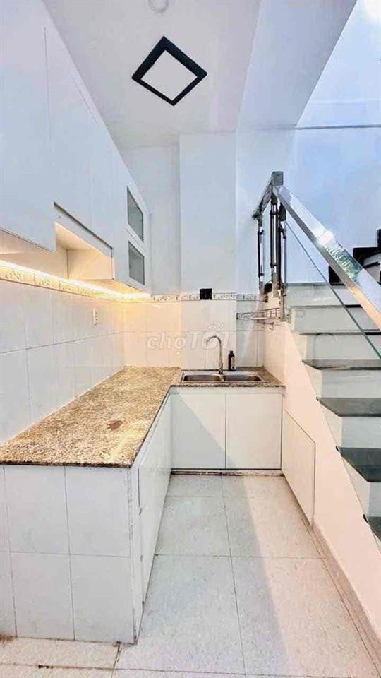 giảm hơn 300tr!! xả lỗ căn nhà ngay Ngã 4 ga - shr