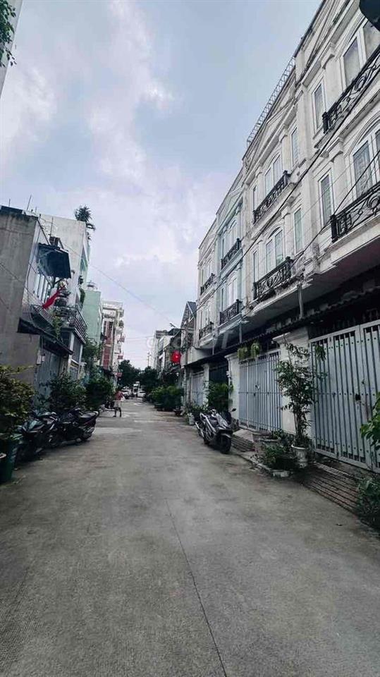 nhà đường Thạnh Lộc 19- gần ngã 4 ga- cách chợ Cầu Đồng 200m
