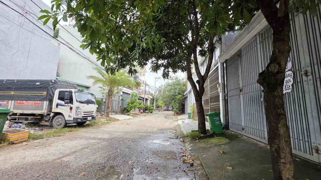 đất  gần chợ Minh phát - 5x20m - đường thông oto