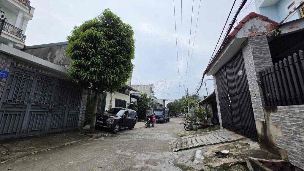 đất  gần chợ Minh phát - 5x20m - đường thông oto