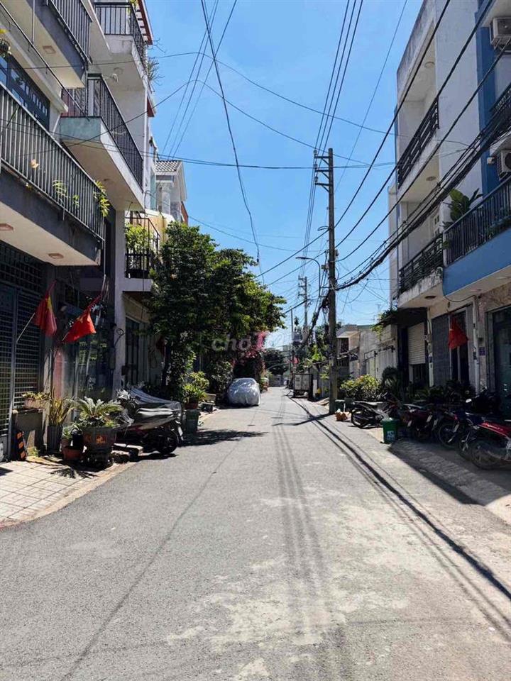 nhà Ngay Ngã 4 ga- 4 lầu- 4x19m - đường nhựa 8m