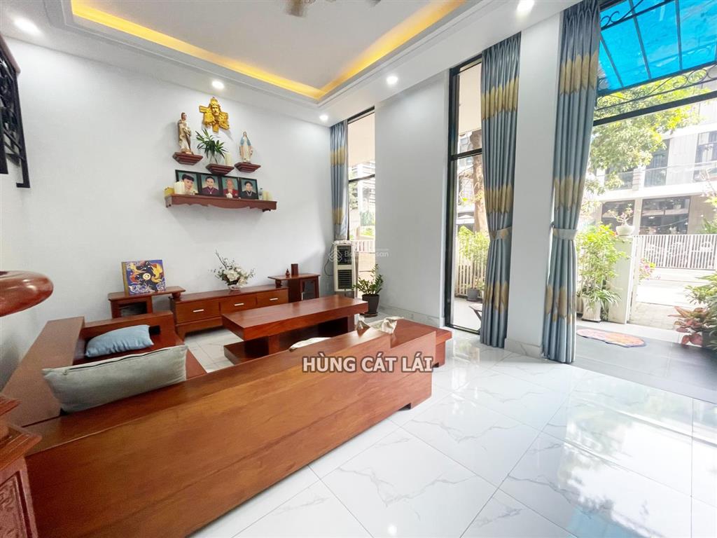 Bán nhà phố citi bella 1  vị trí đẹp  giá tốt 9.5 tỷ  tặng nội thất dính tường cao cấp