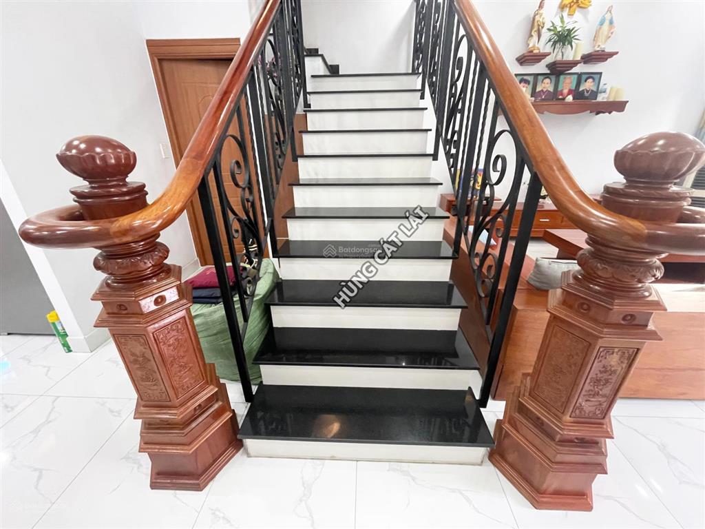 Bán nhà phố citi bella 1  vị trí đẹp  giá tốt 9.5 tỷ  tặng nội thất dính tường cao cấp