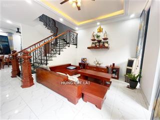 Bán nhà phố citi bella 1  vị trí đẹp  giá tốt 9.5 tỷ  tặng nội thất dính tường cao cấp