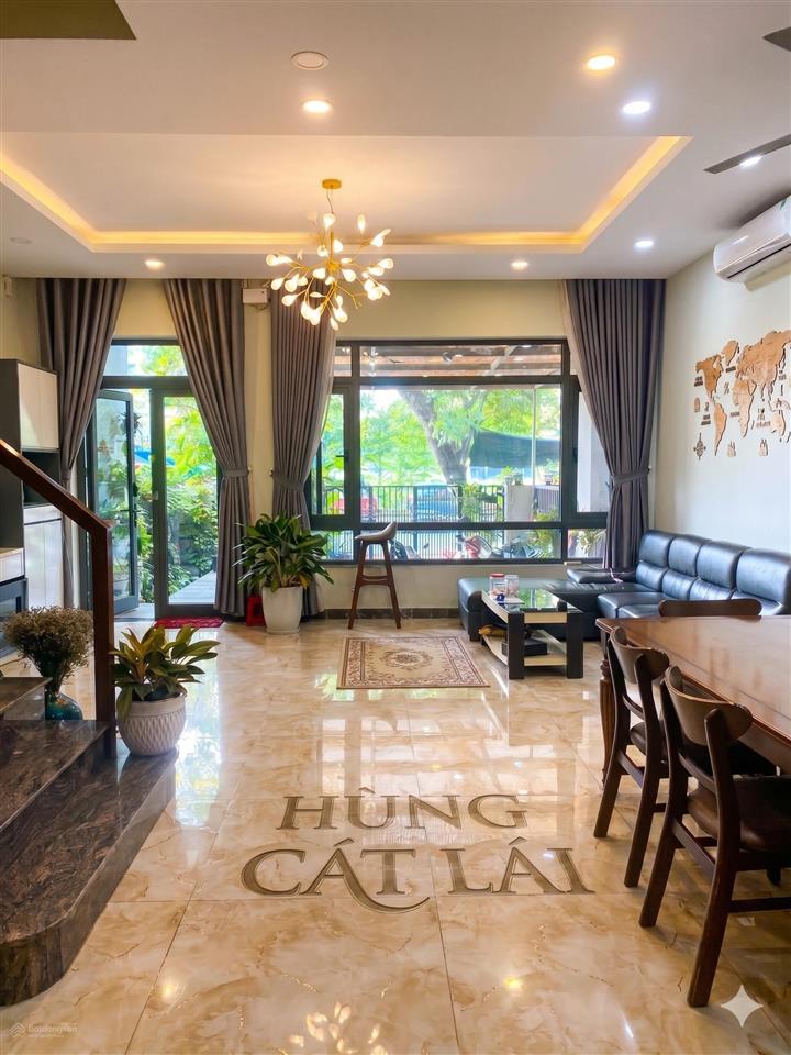 Phố đông village cát lái  mt đường chính 20m  full nội thất  giá chỉ 15.5 tỷ (rẻ bằng nhà thô)