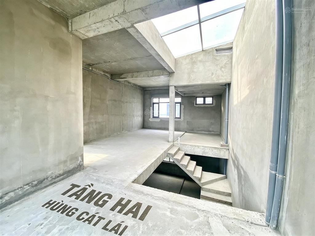 Phố đông village, mt muồng tím rộng 20m, dt 6x20m, 1 trệt 2 lầu, nhà thô, đông nam, giá 14 tỷ