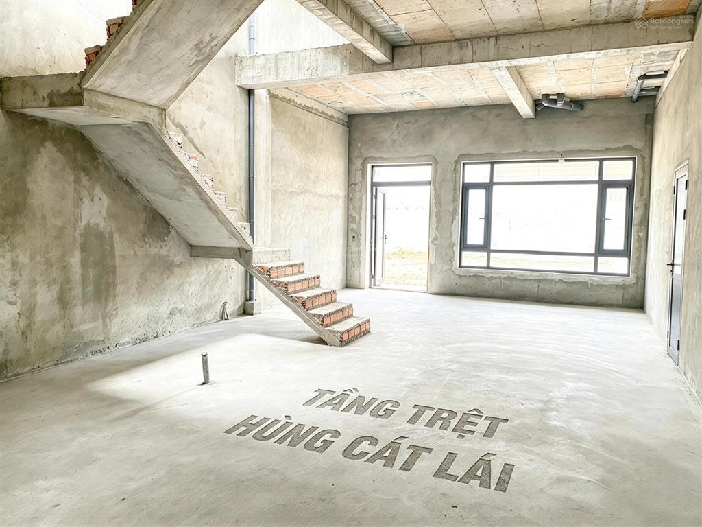 Phố đông village, mt muồng tím rộng 20m, dt 6x20m, 1 trệt 2 lầu, nhà thô, đông nam, giá 14 tỷ