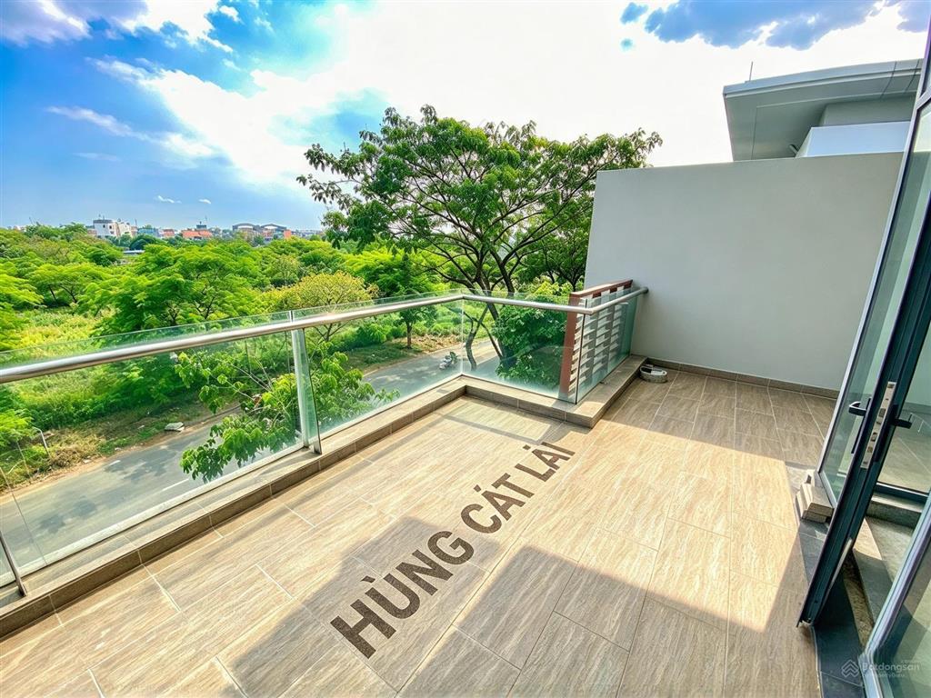 Phố đông village, mt muồng tím rộng 20m, dt 6x20m, 1 trệt 2 lầu, nhà thô, đông nam, giá 14 tỷ