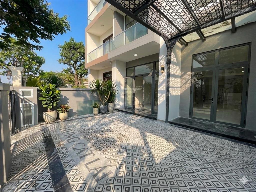 Bán biệt thự phố lavila 2  dt 119m2  1 trệt 3 lầu  có thang máy  sân đậu 2 ô tô  14 tỷ