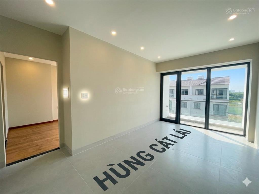 Bán biệt thự phố lavila 2  dt 119m2  1 trệt 3 lầu  có thang máy  sân đậu 2 ô tô  14 tỷ