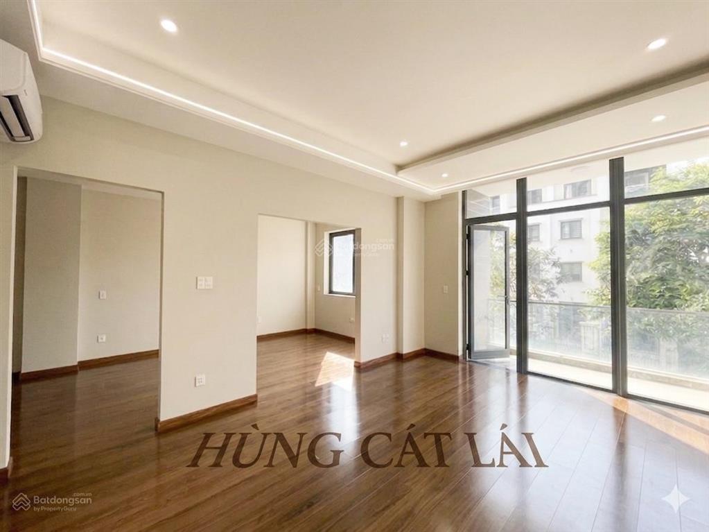 Bán biệt thự phố lavila 2  dt 119m2  1 trệt 3 lầu  có thang máy  sân đậu 2 ô tô  14 tỷ