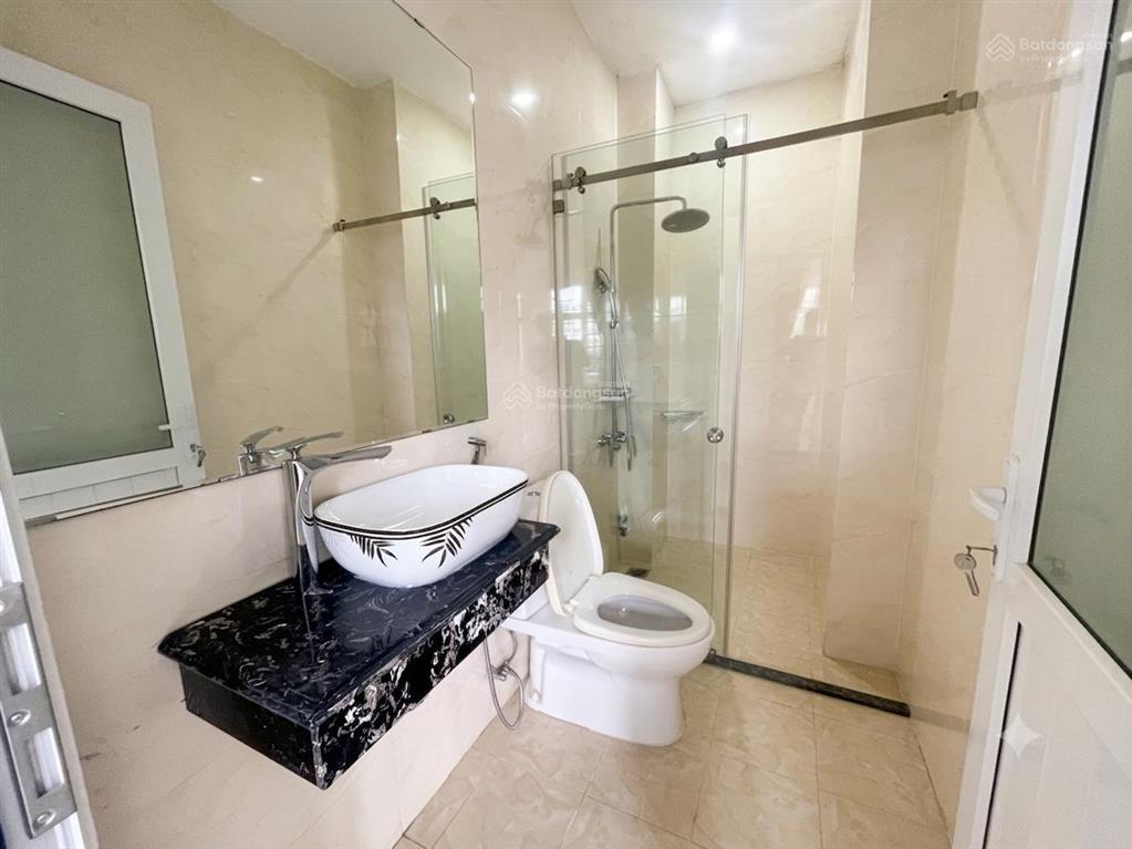 Cho thuê nhà phố 1 trệt 2.5 lầu cát lái  dt 100m2  4 pn  5 wc  ntcb  giá 14 triệu/tháng.